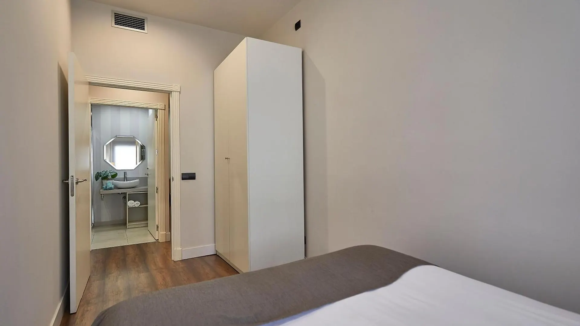 Bbarcelona Rogent Flats Daire 0*, Barselona